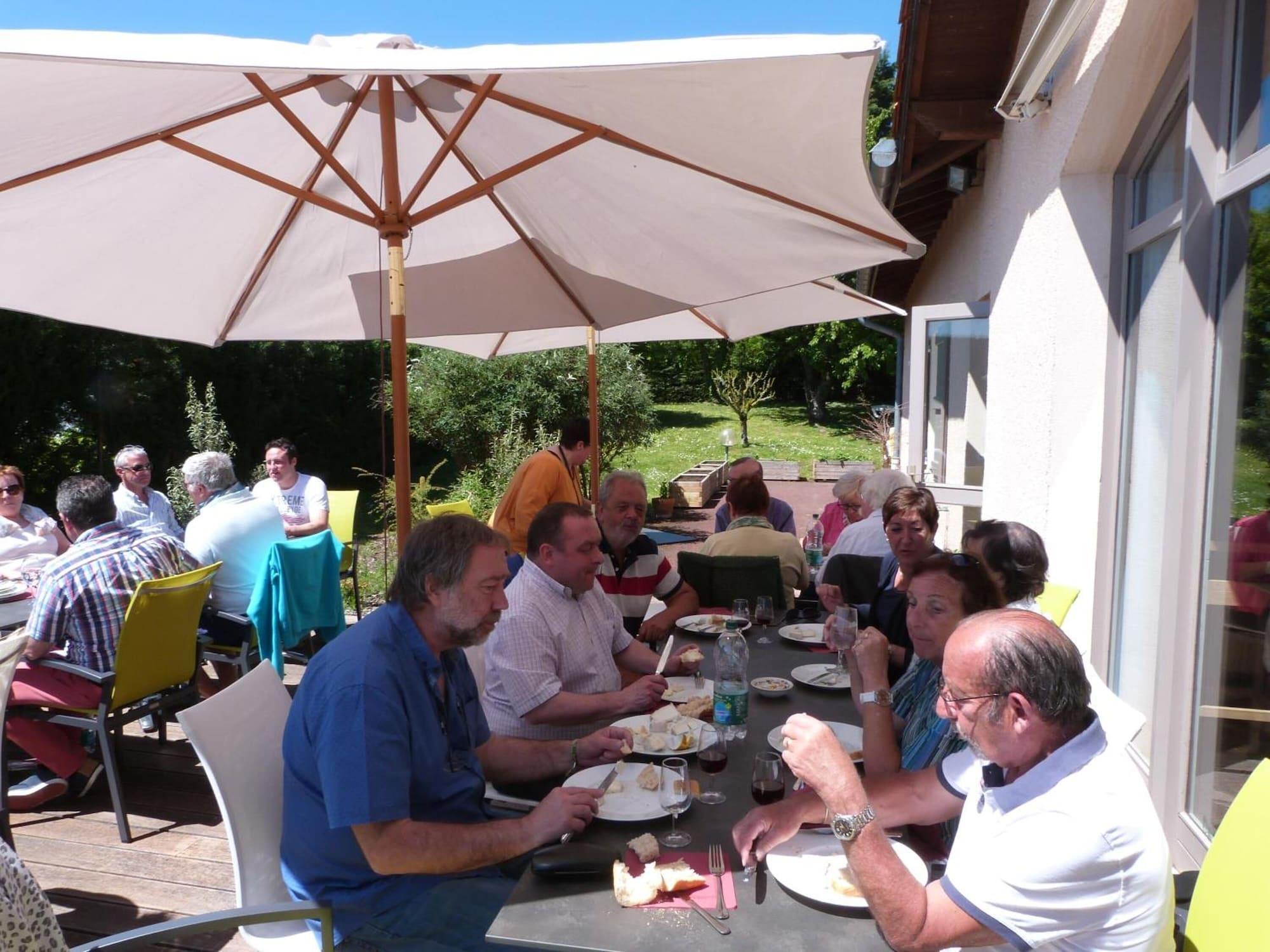 Logis Hotel Des Grands Vins Fleurie Exterior photo