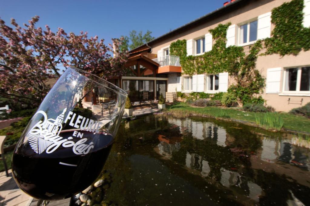 Logis Hotel Des Grands Vins Fleurie Exterior photo