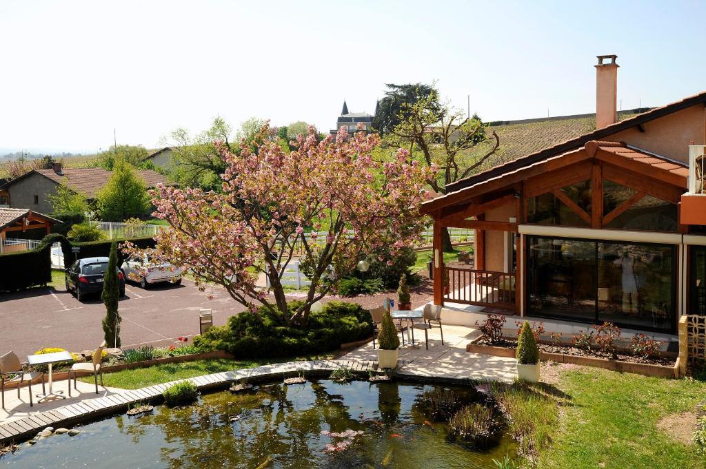 Logis Hotel Des Grands Vins Fleurie Exterior photo